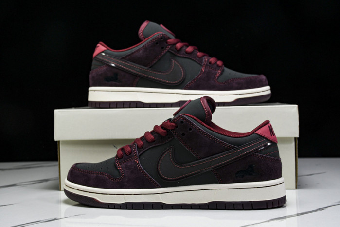 Riot Skateshop Nike SB Dunk Low FZ1289-200